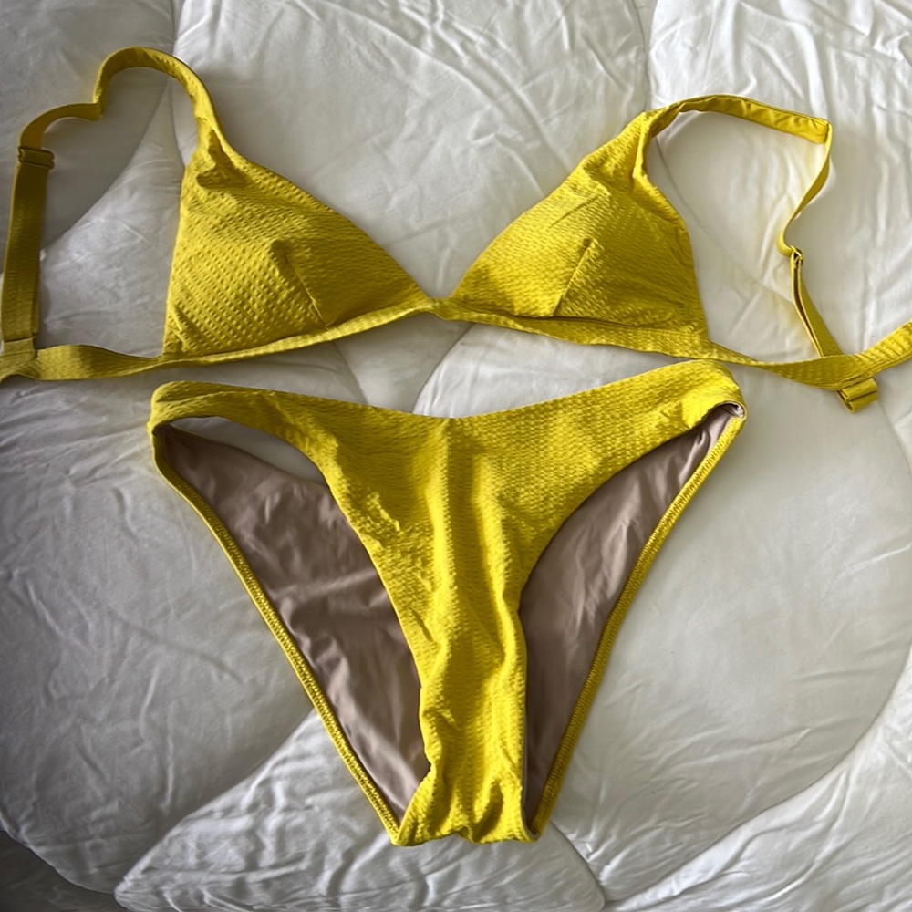 NWOT Lululemon Drifting Tides Seersucker swimsuit size medium